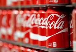 Sta per arrivare la prima Coca Cola alcolica