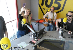 105 Take Away canta con Francesco Sarcina "Vieni da me"