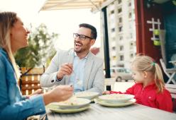 Quale cibo viene associato ai papà? Un sondaggio lo svela 