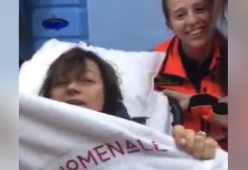 Gianna Nannini cade dal palco durante lo show di Genova: "Ho un grosso problema al ginocchio"