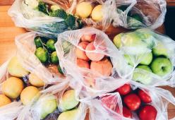 Finalmente potremo portare da casa i sacchetti per frutta e verdura