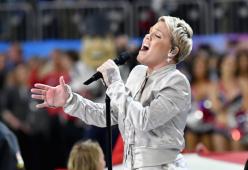 Pink si è dimenticata il testo di una sua canzone. Ma con la sua reazione si è fatta perdonare