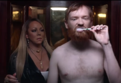La diva Mariah Carey soggiorna in un ostello. Ma solo per un divertente spot