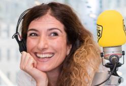 Nina Palmieri omaggia Caterina Caselli cantando Sono Bugiarda