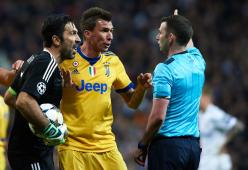 Minacce di morte all'arbitro Oliver e alla moglie, dopo Real Madrid-Juventus