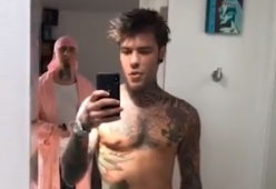 Fedez con J-Ax a Palm Springs per il nuovo video: ecco gli spoiler nelle Instagram Stories