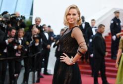 Charlize Theron ha preso 22 chili per girare un film: la trasformazione è incredibile