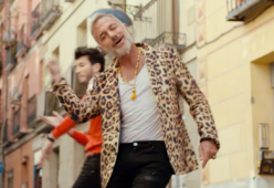 Nuovo singolo e nuovo balletto con le star del calcio per Gianluca Vacchi