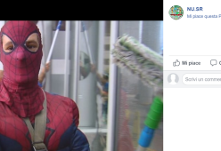 Divertiva i bambini lavando i vetri vestito da Spiderman, ma era un pedofilo  
