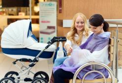 Per la prima volta in Italia un bimbo nato da due mamme è stato registrato all'anagrafe 