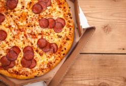 Stalker manda all’ex moglie decine di pizze: finisce in manette


