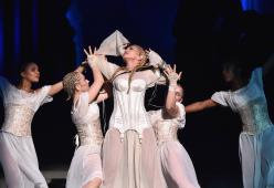 Met Gala 2018, Madonna canta "Like A Prayer" e "Hallelujah": guarda le immagini dello show a tema religione