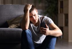 Attenzione al messaggio che blocca WhatsApp: ecco come difendersi