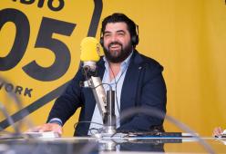 Antonino Cannavacciuolo presenta il nuovo libro a 105 Friends: "Regalate meno giocattoli ai bambini e impastate di più"