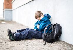 Bambino dimenticato in gita a Catania: l’insegnante “Non raccontarlo, è un segreto”