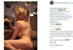 Justine Mattera nuda su Instagram: «Prima del Giro d'Italia»