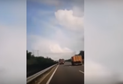 Diretta Facebook mentre guida un bus: si schianta e provoca 9 morti