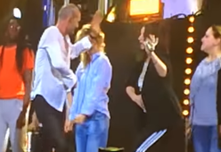 Al concerto di Biagio Antonacci la corista è... Laura Pausini