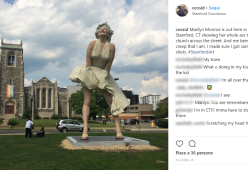 Erigono una statua di Marilyn Monroe davanti alla chiesa ed esplode la bufera