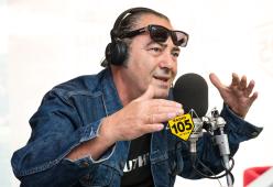 Luca Carboni a 105 Friends: le foto dell'intervista
