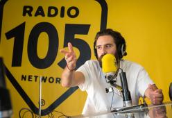 Tommaso Paradiso dei Thegiornalisti a 105 Mi Casa: le foto dell'intervista