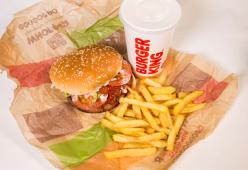 Burger King: hamburger gratis a tutte le donne che si fanno mettere incinta da un calciatore