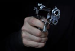 Donna chiama i Carabinieri dopo aver trovato una pistola in casa, ma era un accendino