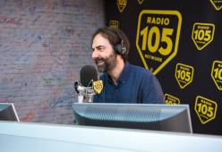 Neri Marcorè presenta "RisorgiMarche 2018" a 105 Friends