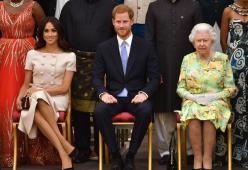 Meghan Markle accavalla le gambe e… infrange l’etichetta!
