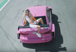 Baby K sensualissima pilota nel video di "Da Zero A Cento": guardalo ora