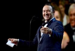 Kevin Spacey: tre nuove accuse di violenza a suo carico, interviene anche l’attore Guy Pearce