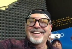 La scuola di musica canta "Albachiara" per Vasco Rossi. E lui si emoziona!