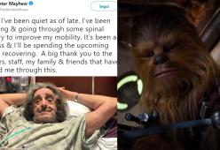 Peter Mayhew, Chewbacca in Star Wars, è stato operato alla schiena: “Dovevo migliorare la mia stabilità”