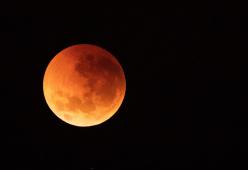 Il 19 novembre ci sarà l’eclissi lunare più lunga di questo secolo