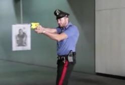Parte la sperimentazione del Taser in 12 città italiane. Ecco come funziona