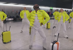 Il bellissimo omaggio dell'aeroporto di Heathrow a Freddie Mercury
