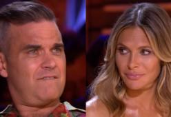 Robbie Williams guarda intensamente una cantante, la moglie lo fulmina con lo sguardo