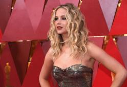 Jennifer Lawrence: "Colleghe, non fate finta di mangiare pizza e pollo fritto, se siete sottopeso"