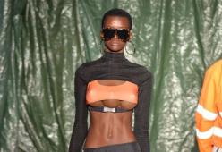 Modelle con triplo seno alla Milano Fashion Week