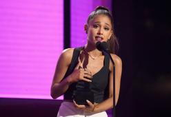 "Voglio solo un giorno tranquillo": fan allarmati dai tweet di Ariana Grande