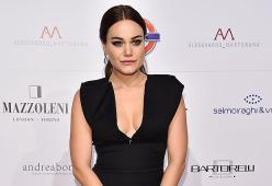 Romina Carrisi avrebbe usato alcol e droghe per curare la sua insicurezza