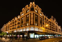 Ha speso 16 milioni da Harrods in 10 anni: chi è la misteriosa miliardaria?
