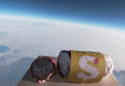 “Gagarin, l'insaccato astronauta”: lanciato a Cremona il primo salame nello spazio