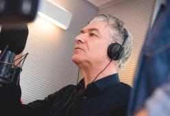 A 105 Friends c'era Gioele Dix: le foto dell'intervista