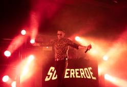 Emis Killa "Supereroe" sul palco: le foto del concerto al Teatro Principe di Milano