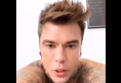 Fedez arrabbiato e ferito dalle battute sui problemi di salute di Leone. Lo sfogo sui social