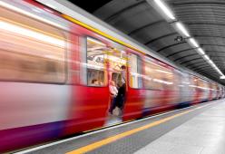 Sciopero generale venerdì 26 ottobre: stop a metro, bus, aerei, treni, scuole e sanità

