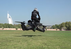 A Dubai arrivano le moto volanti per la Polizia: guarda il video