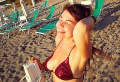 Cristina D'Avena: «Le mie scollature? Mi piace far vedere le cose belle che ho»