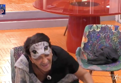 Grande Fratello Vip: Ivan Cattaneo si fa la pipì addosso